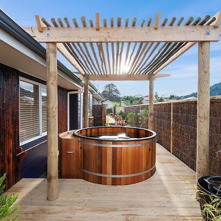 The Purple House - Ohakune Home With Spa Pool Exteriör bild