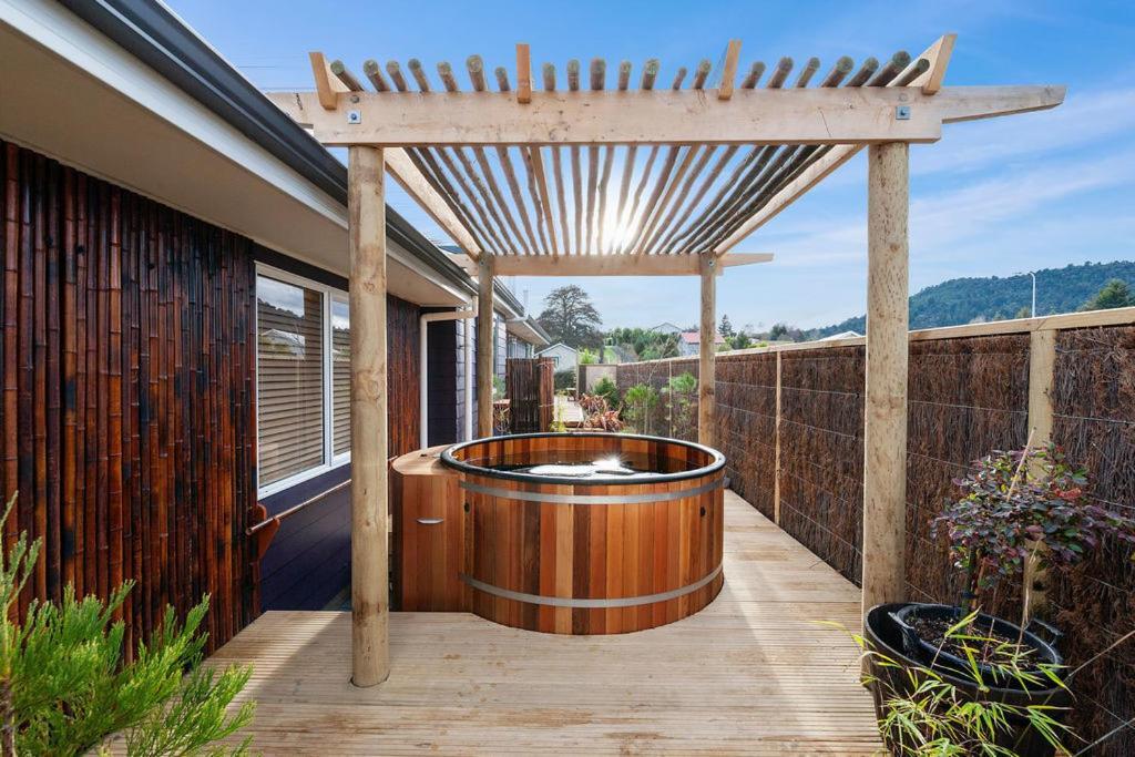The Purple House - Ohakune Home With Spa Pool Exteriör bild