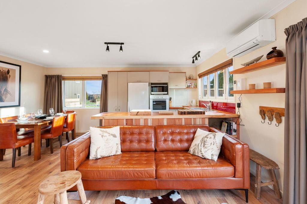 The Purple House - Ohakune Home With Spa Pool Exteriör bild