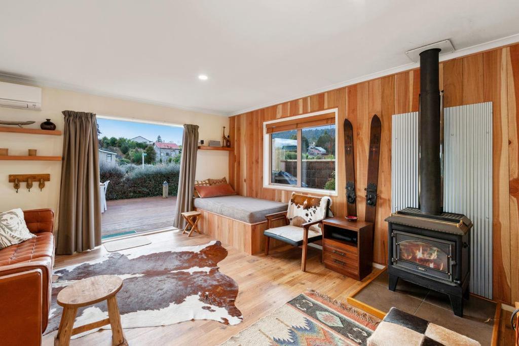 The Purple House - Ohakune Home With Spa Pool Exteriör bild