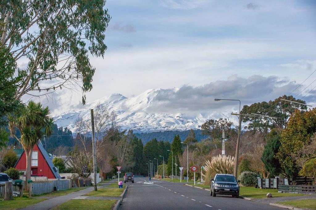 The Purple House - Ohakune Home With Spa Pool Exteriör bild